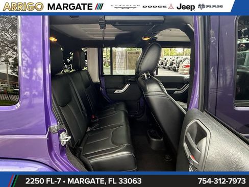 Used 2017 Jeep Wrangler Unlimited Sahara w/ Connectivity Group AWD/4WD image 16