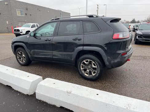 Used 2019 Jeep Cherokee Trailhawk w/ Cold Weather Group image 7