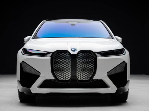 Used 2024 BMW iX xDrive50 w/ Premium Package image 8