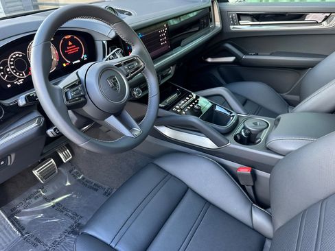 New 2026 Porsche Cayenne Turbo image 4
