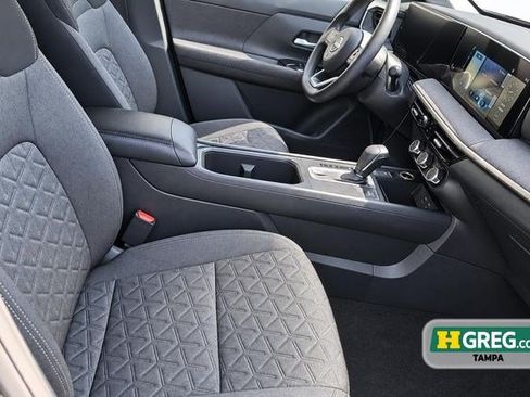 Used 2025 Nissan Kicks SV FWD image 10