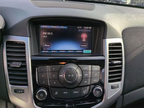 Used 2016 Chevrolet Cruze LT image 18