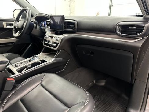 Used 2023 Ford Explorer XLT w/ Equipment Group 202A image 11
