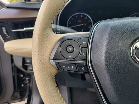 Used 2019 Toyota Avalon Limited image 18