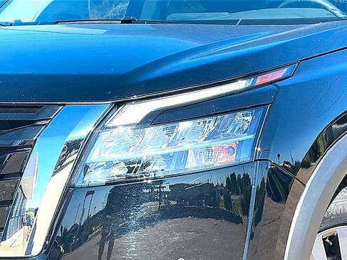 Used 2024 Nissan Pathfinder SL w/ SL Premium Package FWD image 4
