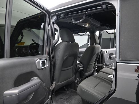 Used 2023 Jeep Gladiator Sport image 11