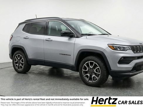 Used 2025 Jeep Compass Trailhawk image 1