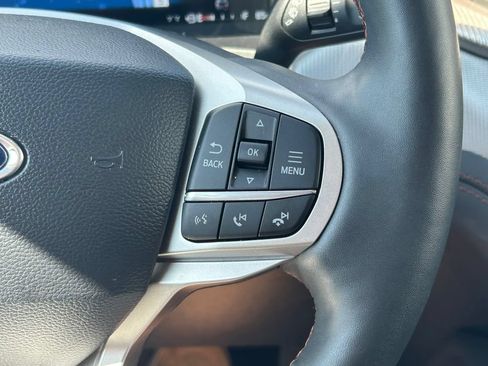 Used 2025 Ford Explorer Active w/ Active Comfort Package RWD image 38