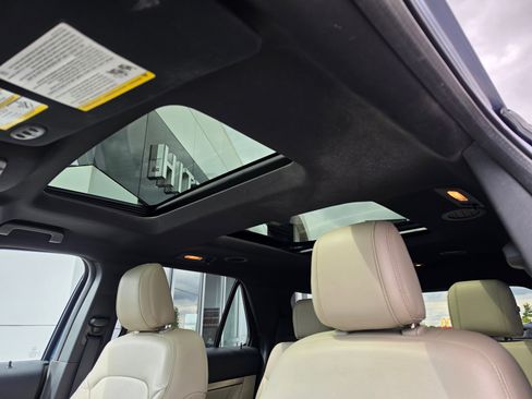 Used 2018 Ford Explorer XLT w/ Equipment Group 202A AWD/4WD image 11