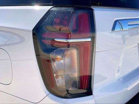 Used 2024 Chevrolet Suburban LT image 36