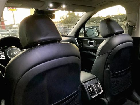 Certified 2023 Kia Sorento SX image 10