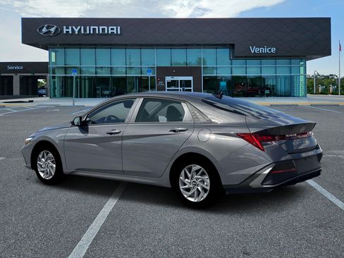 New 2026 Hyundai Elantra Hybrid FWD image 23