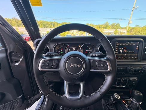 Used 2023 Jeep Wrangler Unlimited Sahara w/ Cold Weather Group AWD/4WD image 18