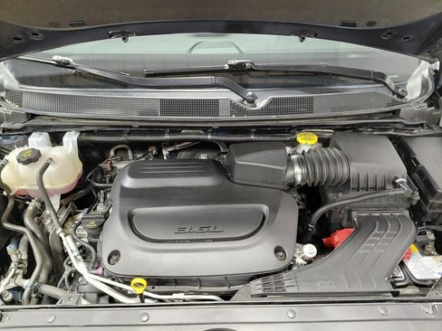 Used 2025 Chrysler Pacifica Select image 13