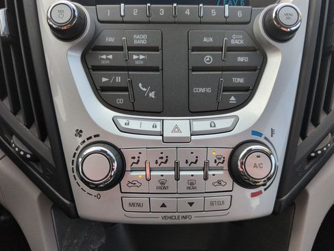 Used 2013 Chevrolet Equinox LS image 18