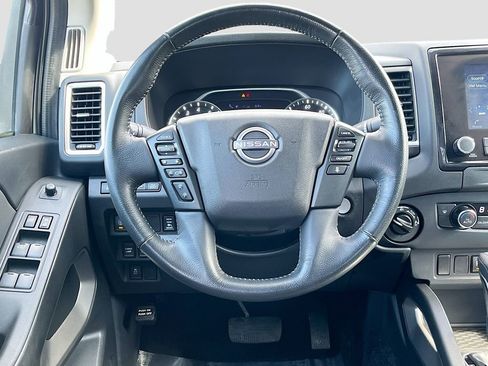 Used 2022 Nissan Frontier SV w/ Technology Package image 11