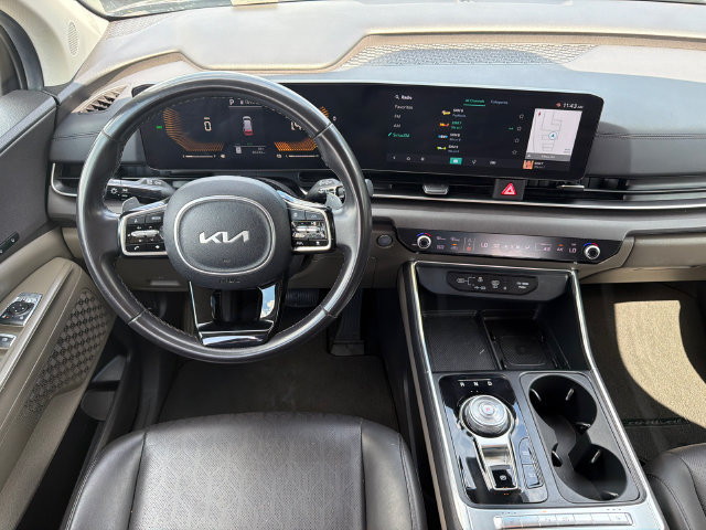 Used 2025 Kia Carnival EX FWD image 24