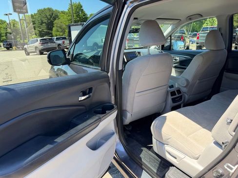 Used 2017 Honda Pilot EX image 12