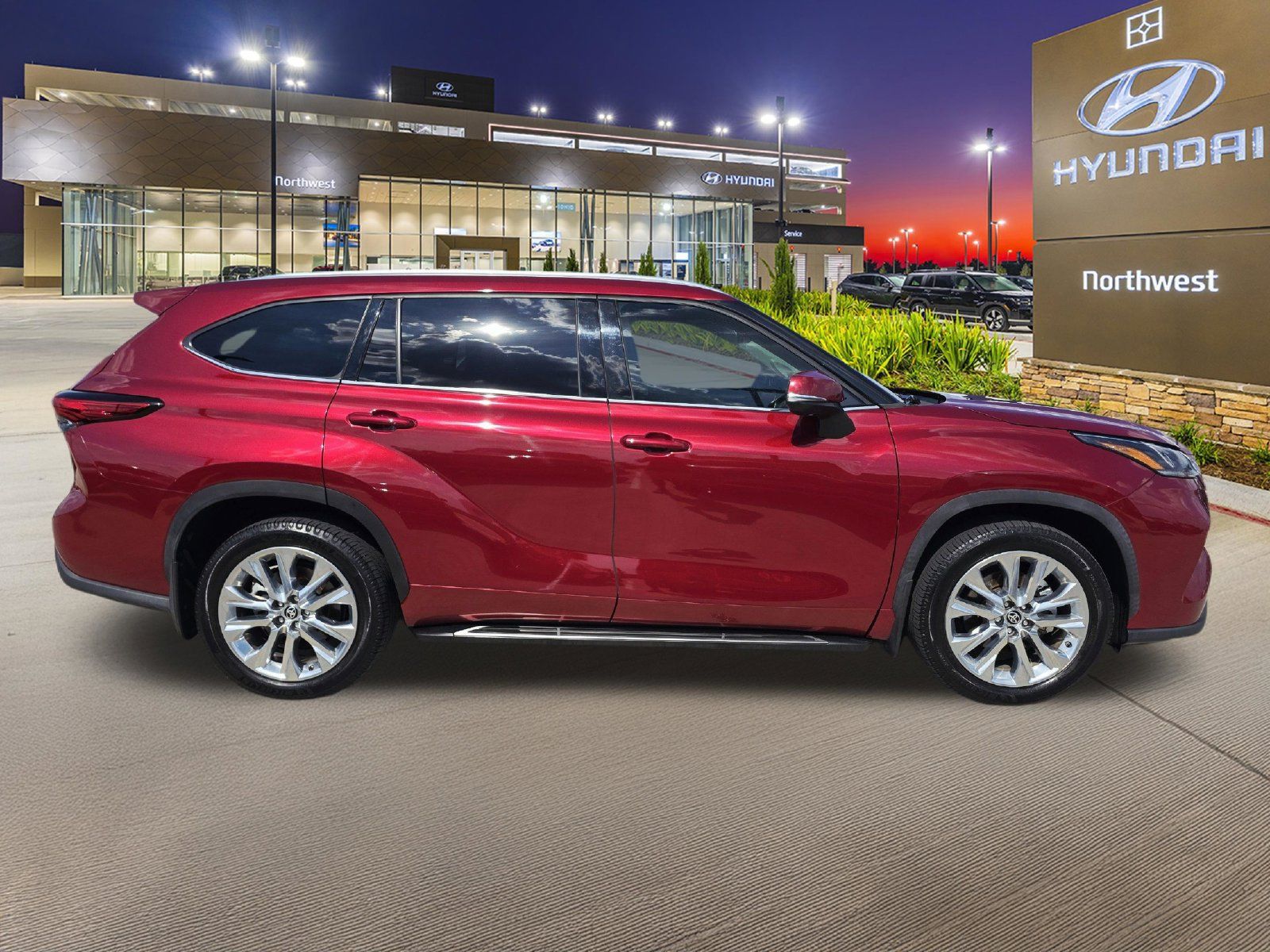 Used 2021 Toyota Highlander Limited FWD image 6