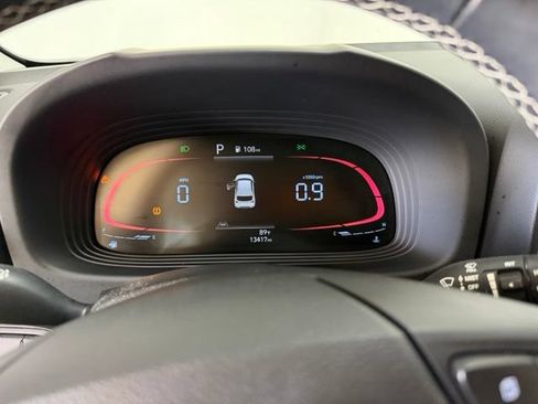 Certified 2023 Hyundai Venue Limited w/ Cargo Package FWD image 31