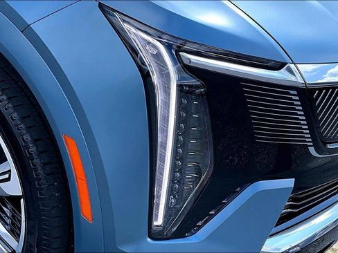Certified 2025 Cadillac Escalade IQ Luxury 2 AWD/4WD image 32