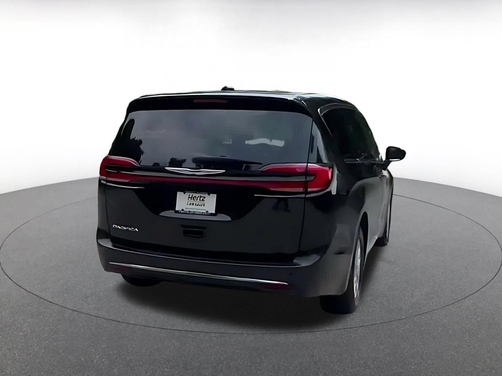 Used 2025 Chrysler Pacifica Select FWD image 15