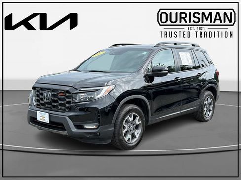 Used 2023 Honda Passport TrailSport image 2