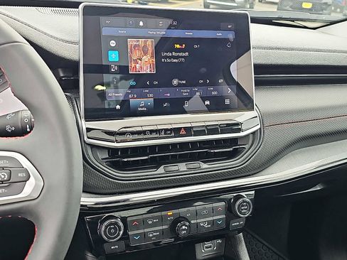 Used 2022 Jeep Compass Trailhawk w/ Sun and Sound Group image 18