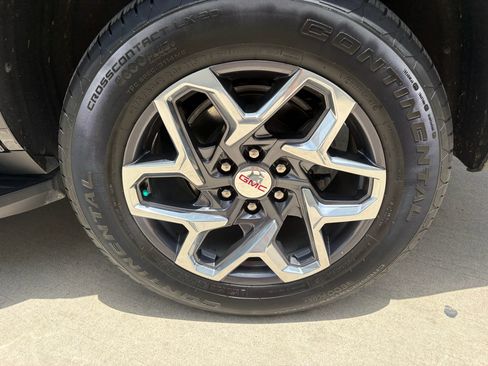 Used 2023 GMC Yukon Denali AWD/4WD image 39