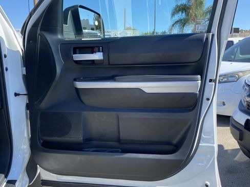 Used 2018 Toyota Tundra SR5 w/ SR5 Upgrade Package image 21