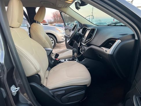 Used 2015 Jeep Cherokee Latitude FWD image 17