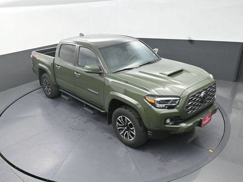 Used 2022 Toyota Tacoma TRD Sport w/ Technology Package AWD/4WD image 23