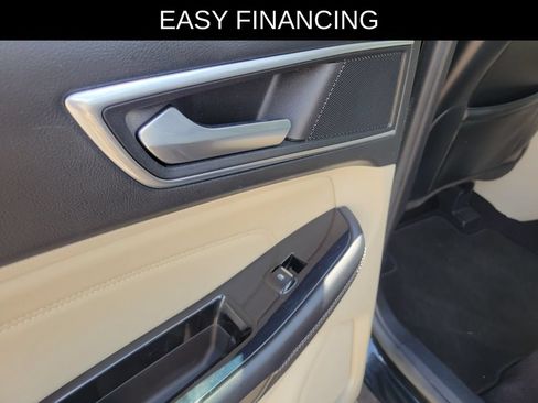 Used 2015 Ford Edge Titanium FWD image 14