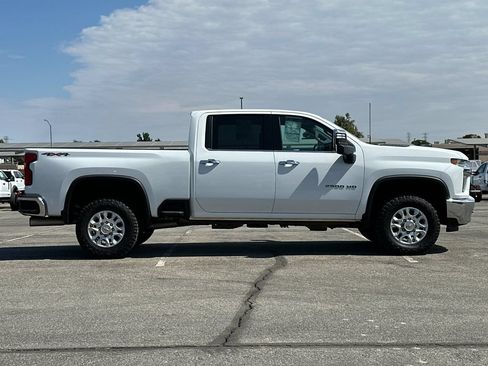 Used 2023 Chevrolet Silverado 2500 LTZ AWD/4WD image 2
