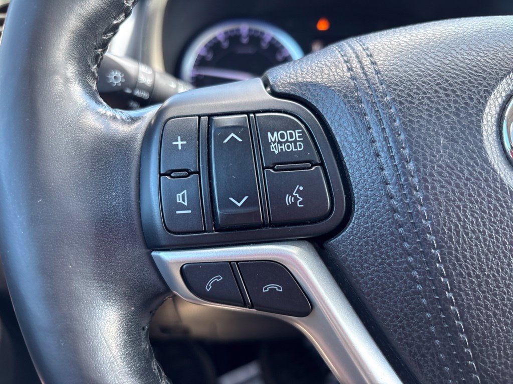 Used 2018 Toyota Highlander Limited Platinum AWD/4WD image 25