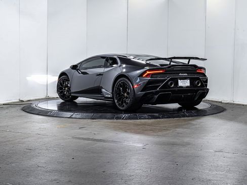 Used 2022 Lamborghini Huracan EVO image 3