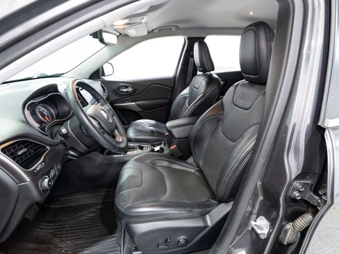 Used 2019 Jeep Cherokee Limited FWD image 16