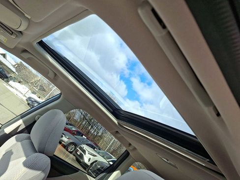 Used 2019 Subaru Forester Premium w/ All-Weather Package image 15