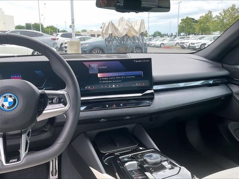 Used 2026 BMW i5 eDrive40 w/ M Sport Package image 8