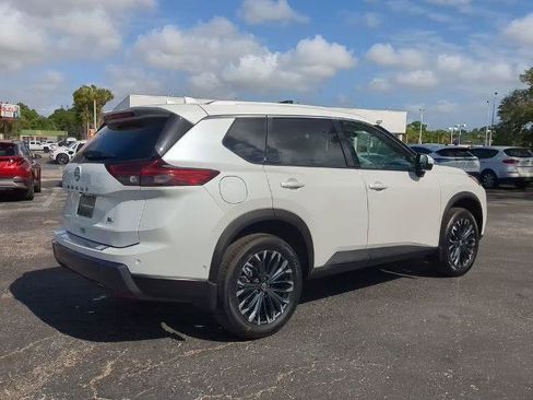 Certified 2025 Nissan Rogue SL w/ Tech Package FWD image 4
