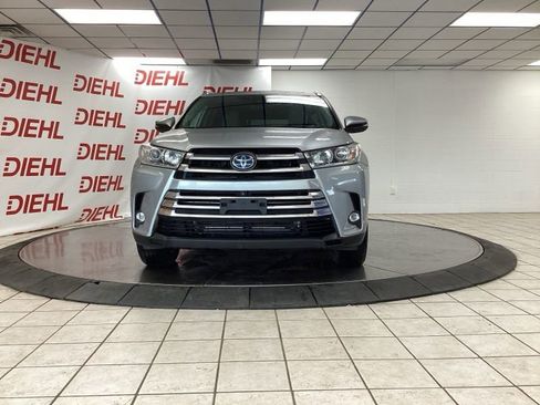 Used 2019 Toyota Highlander Limited Platinum AWD/4WD image 2