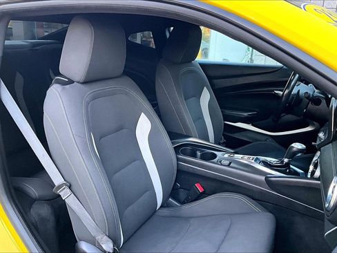 Used 2018 Chevrolet Camaro LT w/ Technology Package RWD image 7