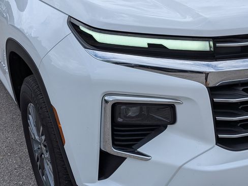 Used 2025 Chevrolet Traverse LT FWD image 10