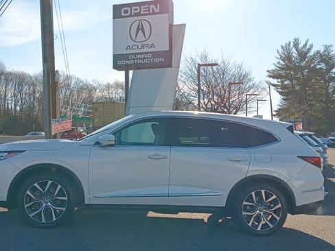 Used 2023 Acura MDX SH-AWD w/ Technology Package image 2