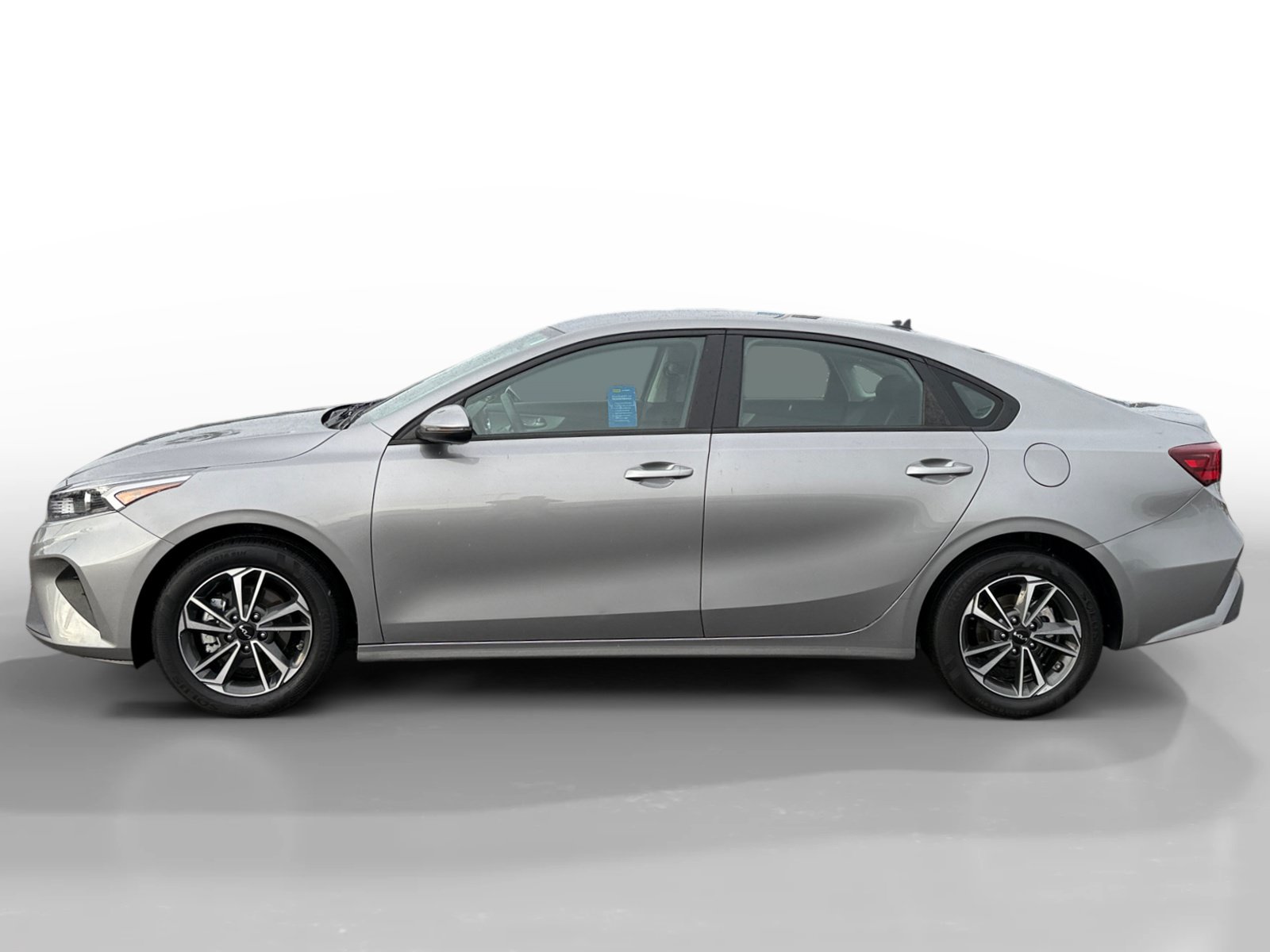 Used 2024 Kia Forte LXS w/ LXS Technology Package FWD image 2