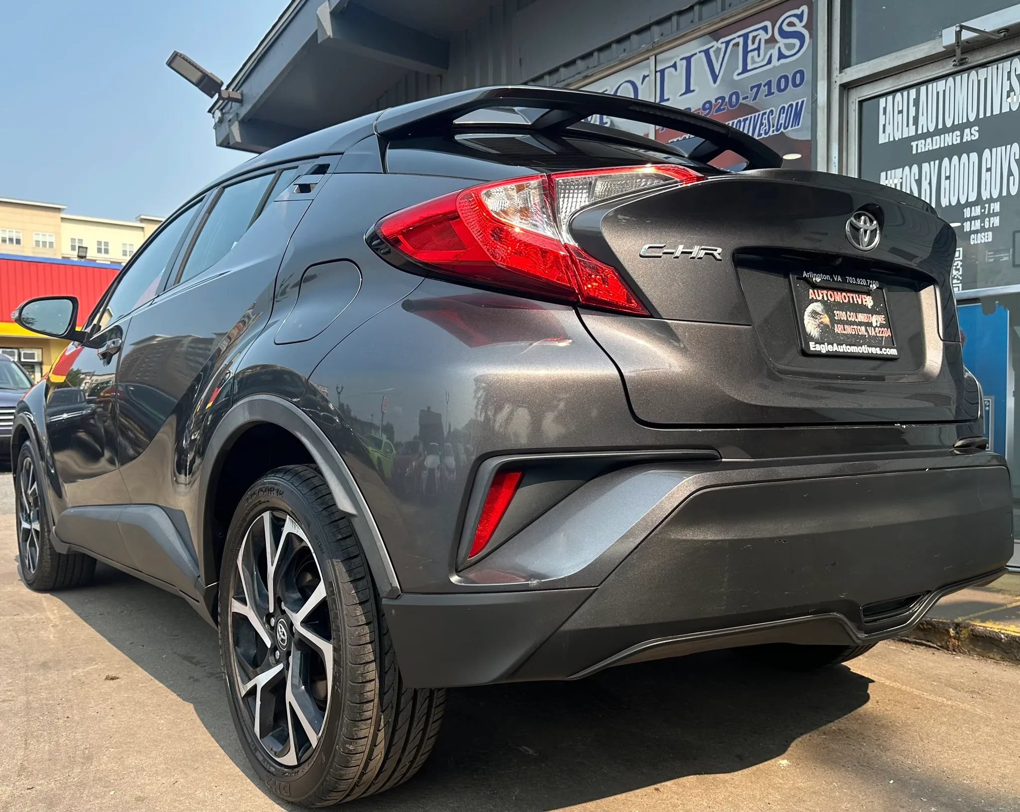 Used 2018 Toyota C-HR XLE FWD image 5