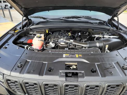 Used 2023 Jeep Grand Cherokee L Laredo AWD/4WD image 9