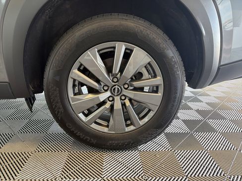 Used 2025 Nissan Pathfinder SV FWD image 8