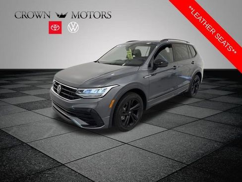 Used 2024 Volkswagen Tiguan SE R-Line FWD image 3