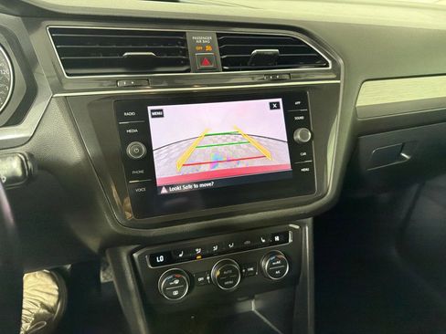 Used 2018 Volkswagen Tiguan SE w/ 18" Alloy Wheels Package image 16